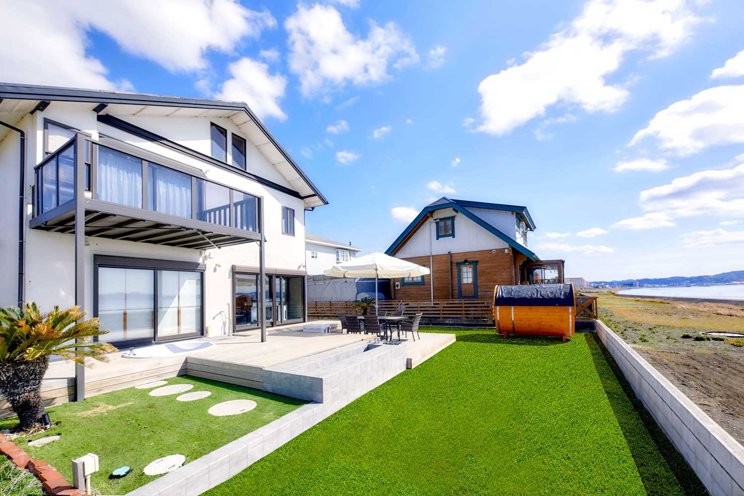 T HOUSE